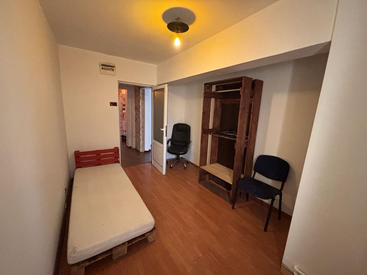 De vanzare! 3 camere, Etaj 1, zona Garii, Iasi