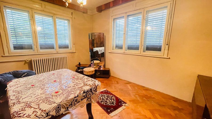 Casa spatioasa cu teren 739 mp in zona Mehala