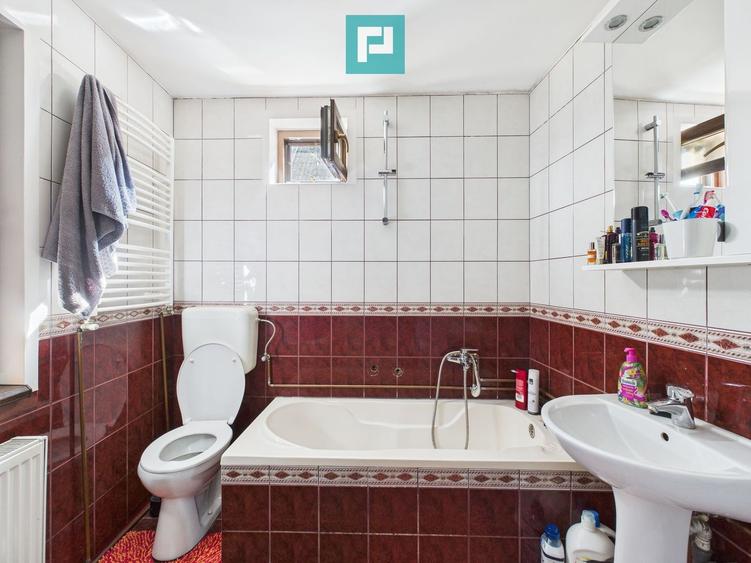 Casă modernă cu 2 corpuri, 5 camere în Pecica