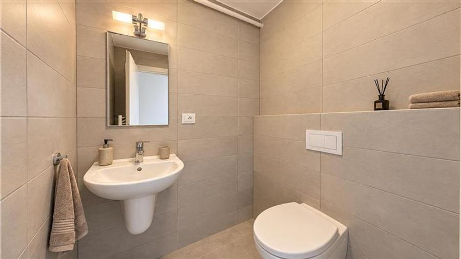 3 camere echipat,regim vila,terasa,balcon,parcare,boxa,TVA inclus,Uno Residence,