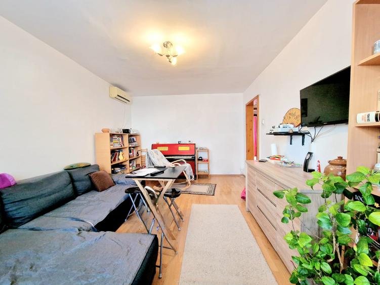 Apartament 4 camere de vanzare str Soveja, etaj 1