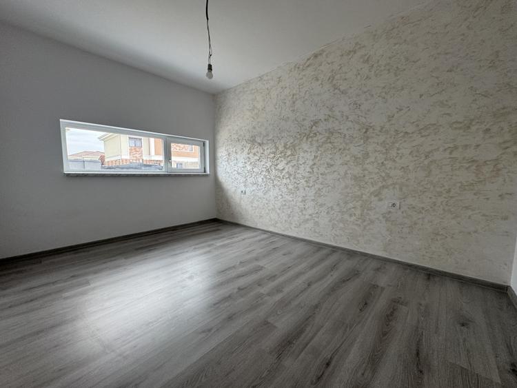 Duplex 3 camere, 90mp utili, 350mp teren, situat in Mosnita Veche