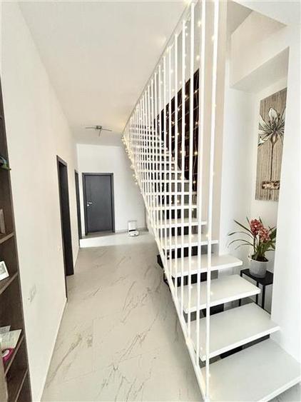 Vila impozanta, aspect deosebit, configuratie tip duplex, view, Brasov