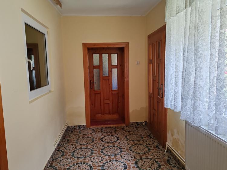 Casa 4 camere libera la vanzare VLADENI