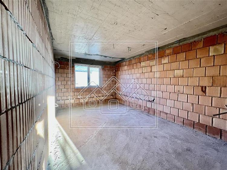 Casa individuala - 7 camere - teren 727 mp - intabulata