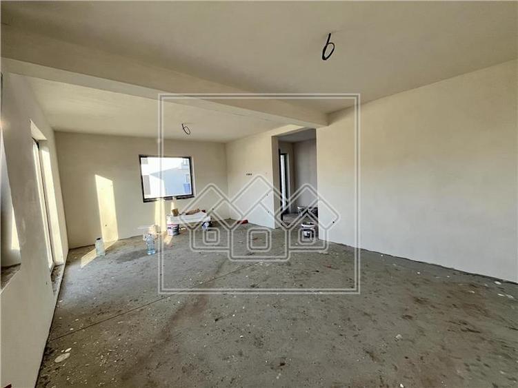 Casa tip duplex, teren 420 mp, predare la alb, Selimbar