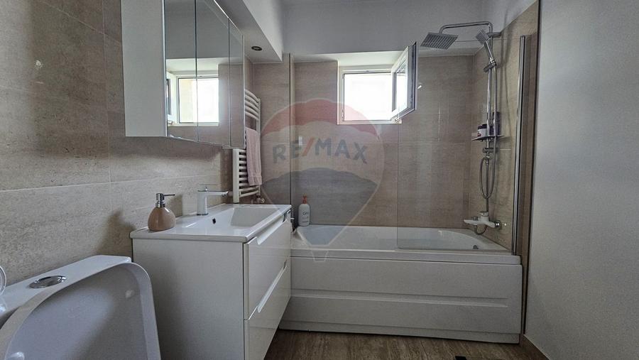 Apartament cu 3 camere decomandat de vânzare Burdujeni, Suceava