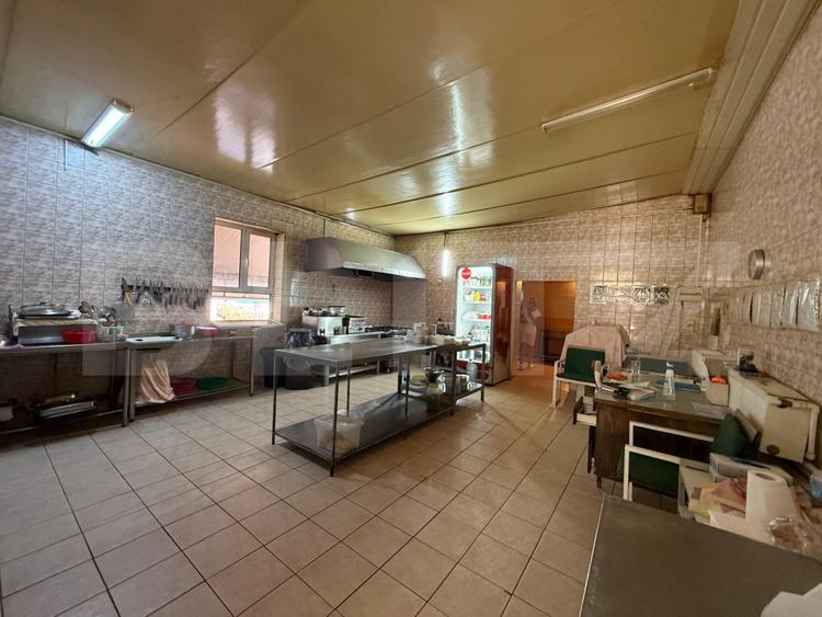 Hotel de închiriat, 12 camere, zona Peugeot