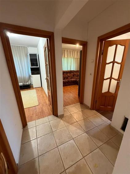 Apartament 3 camere, parter, zona Biserica Catolica