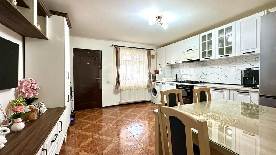 Apartament 3 camere, 2 balcoane inchise, loc de parcare, zona Junior