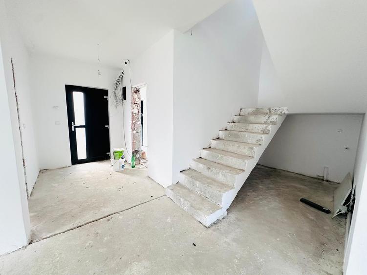 Duplex despartit prin camera tehnica- 4 camere si 3 bai - Urseni