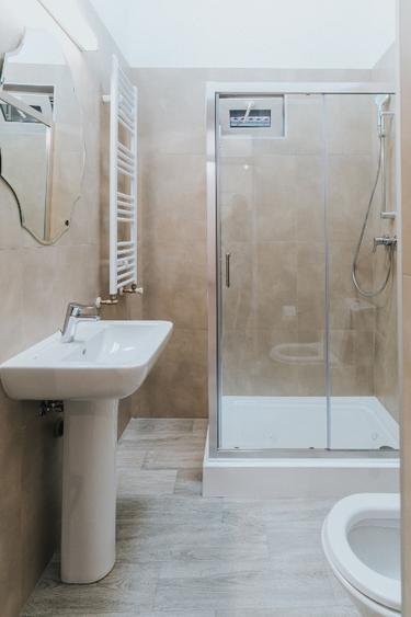 DE VÂNZARE APARTAMENT  Oradea ultracentral parter cu  parcare