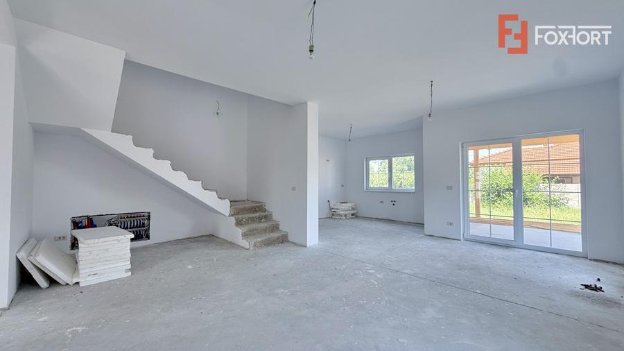 Duplex de vanzare, 5 camere despartit prin garaj - Mosnita Veche
