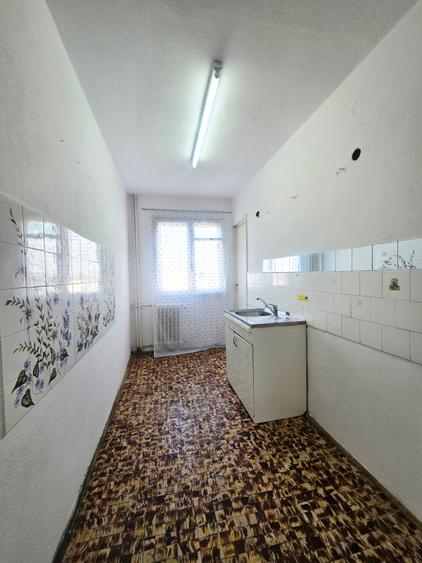 Apartament 3 camere decomandat, etaj intermediar – Vlaicu Lidl