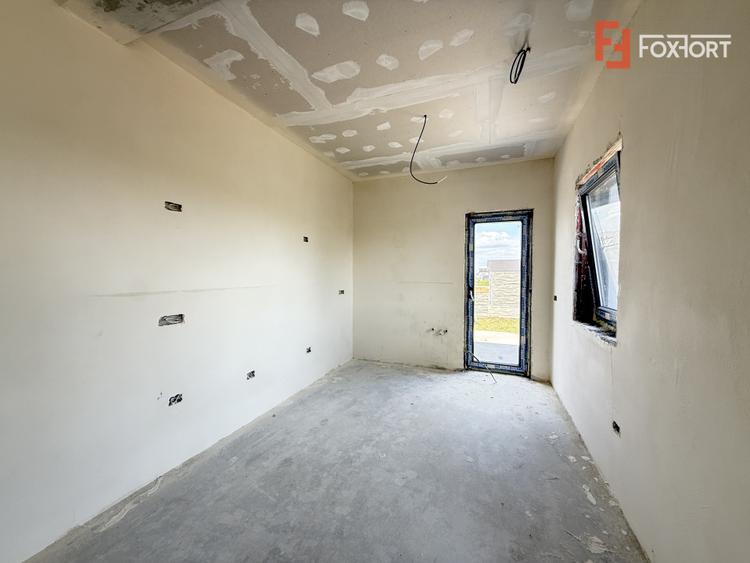 Duplex cu 3 camere si teren de 247 mp de vanzare in localitatea Sacalaz