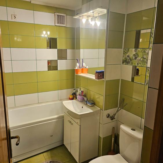 Apartament cu 3 camere ~ zona Brosteni / Colegiu ~ etaj 3 din 4