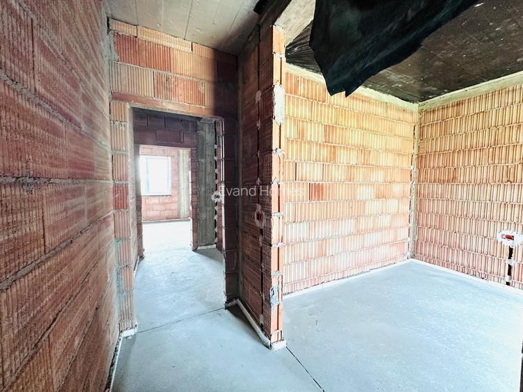 Duplex despartit prin camera tehnica- 4 camere si 2 bai - Mosnita Noua - 13