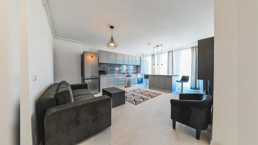 Apartament cu 3 camere, zona Aeroport