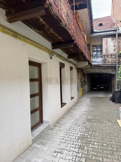 Clădire independentă în centrul orașului – parter complet renovat