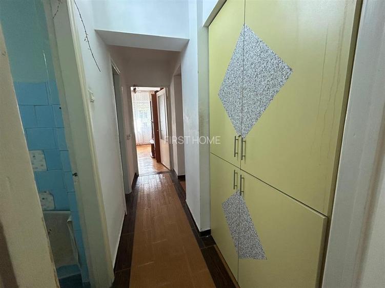 Apartament cu 4 camere de vanzare, zona Teatru