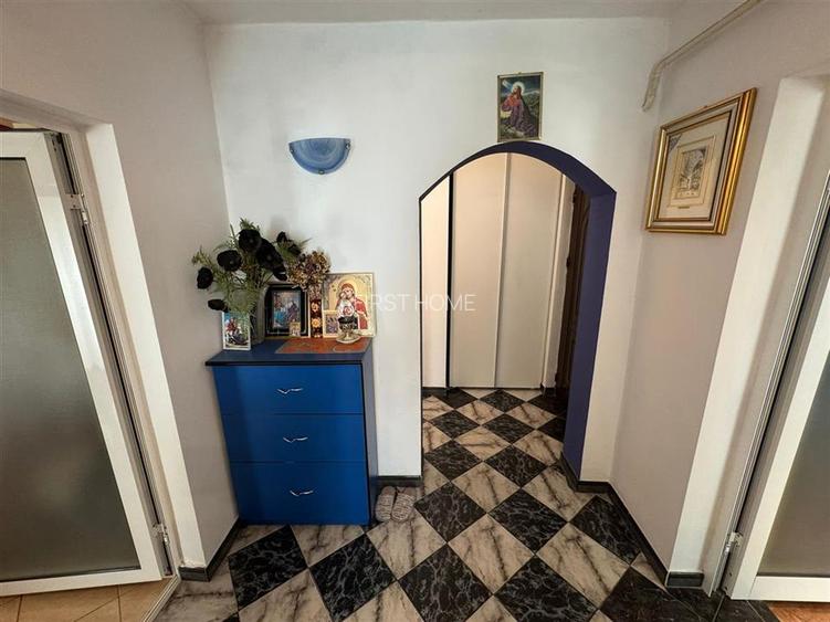 Apartament 2 camere, 54mp, etaj 4 cu acoperis - Central - - 13