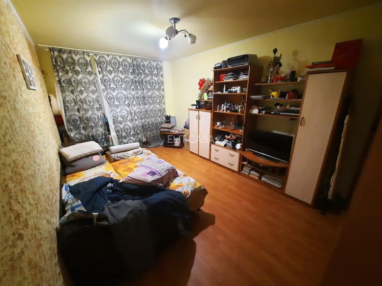 2 camere decomandat, zona Dacia, etaj 3/4 - 2