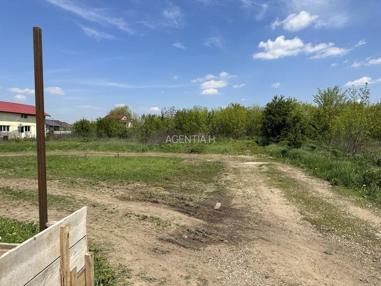 Teren intravilan in Crevedia, 3 loturi 650mp, 30000euro/lot, deschidere 20m - 3