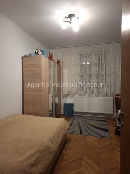 3 camere Exercițiu / fondul vechi , Decomandat / centrala , Amplasament DEOSEBIT - 4