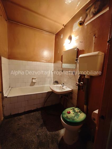 Titan, Piata 1 Decembrie 1918, str. Ciucea - 10