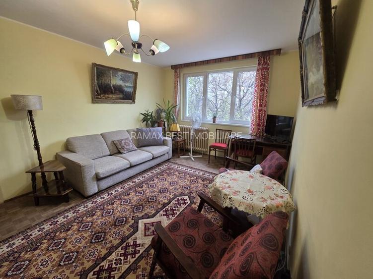 1 Decembrie 1918, intersectie Jean Steriadi, 10 minute metrou, vav Auchan - 5