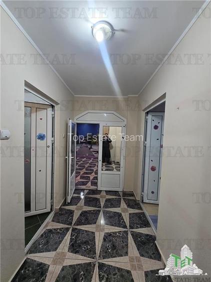 Apartament 3 camere foarte spatios - 8