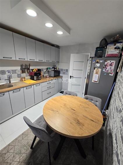 Etaj 2 - Lunca Cetatuii 4 camere decomandat cu 2 bai, bloc din ''97 - 14