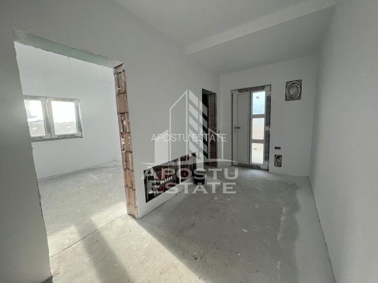 Duplex cu 4 camere, dressing si 3 bai. Toate utilitatile, la asfalt. - 2