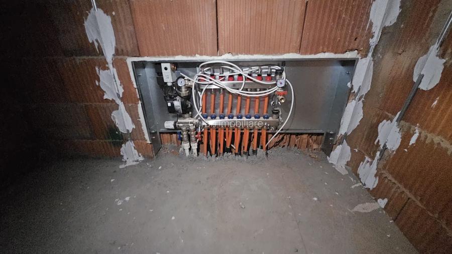 Casă P + 1, central, vis-a-vis de Stadionul Municipal - 10