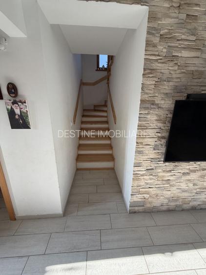 Casa cu 4 camere, 147 mp, curte 260 mp, 2 locuri de parcare acoperite zona Izvor - 4