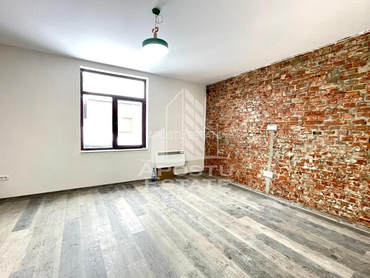 Casa la curte comuna - zona UTA - 4