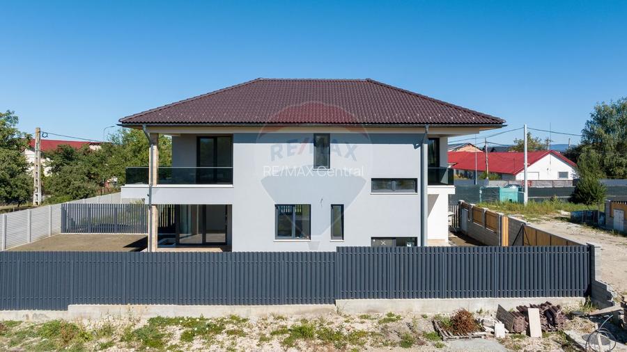 Casă / Vilă cu 5 camere de vânzare - 38