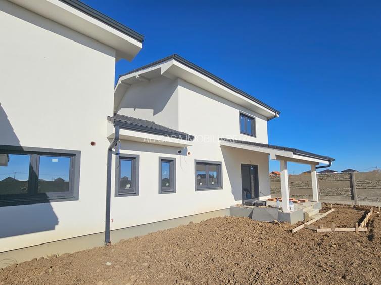 Duplex nou, P+E, 1 apartament la cheie, 1 la alb, Moșnița Veche, comision 0% - 3