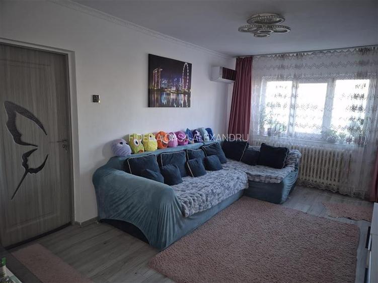 Apartament 3 camere, semidecomandat, 60 mp - Podu Ros - 2