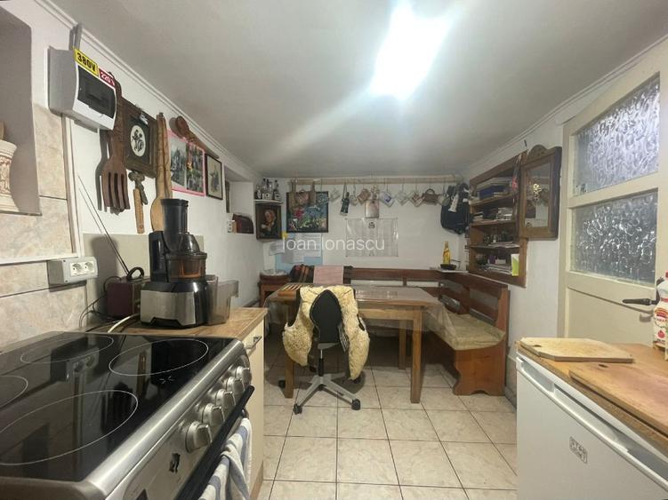 Casa de vanzare  curte propie cu garaj si loc parcare in fata casei  - 8