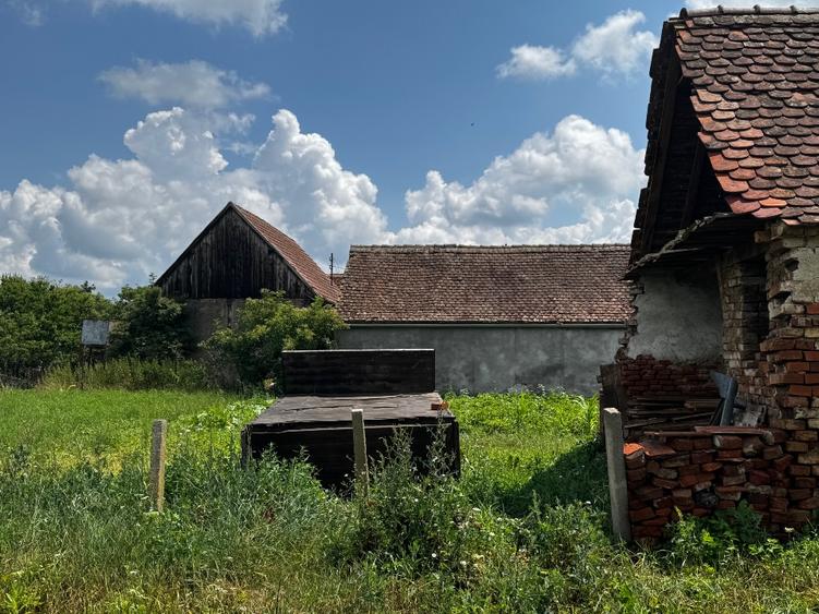 Teren cu constructie de vanzare