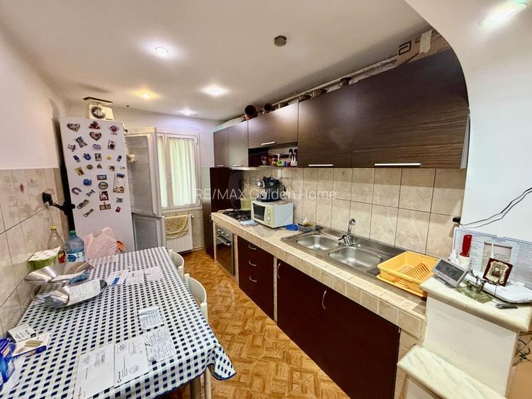 Apartament cu 4 camere de vânzare pe Strada Longinescu - 2