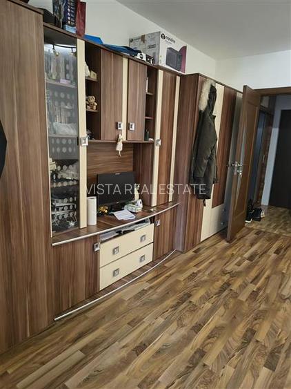 Garsoniera renovata etaj 2, in Astra, Brasov - 2