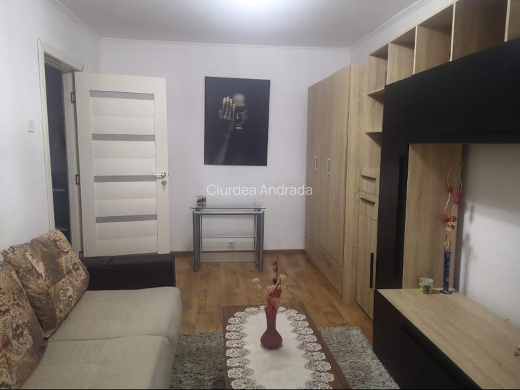 Închiriez apart 2 camere, etaj 1, Micro 17  - 4