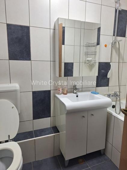 Închiriez garsonieră spațioasă Piața Muncii, bloc anvelopat, metrou - 7