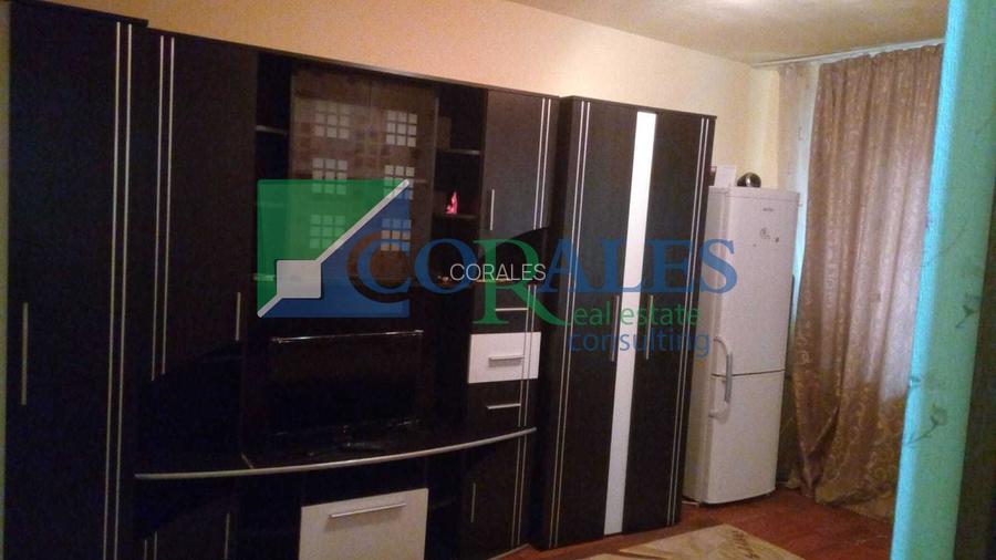 Calea Buziasului. O camera. Bloc izolat. Ideal pentru investitie. - 2