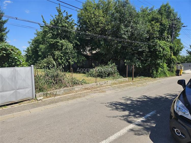Teren , strada M. Sadoveanu, 7 ari. - 2