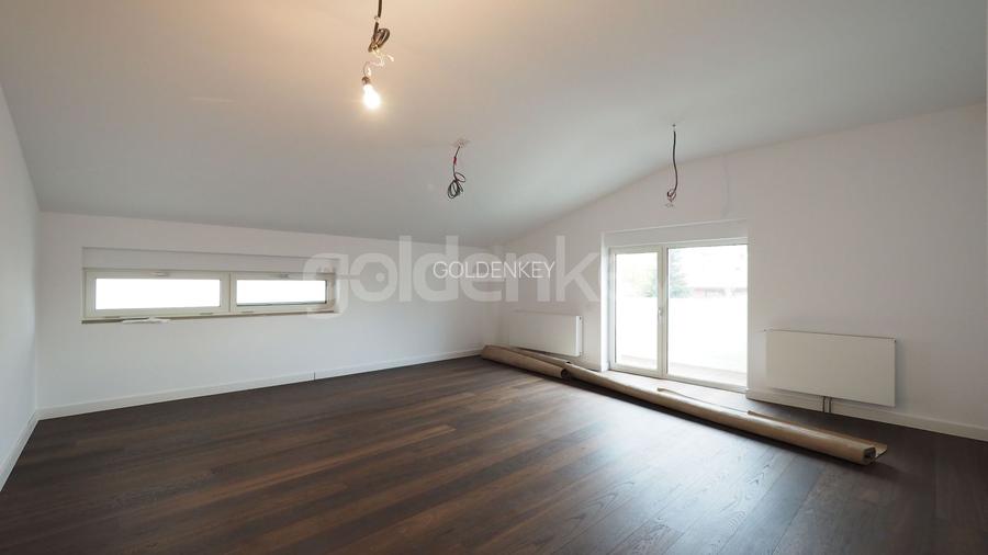 Vilă cu 7 camere, 4 bai | renovata integral 2020 | strada privata - 23