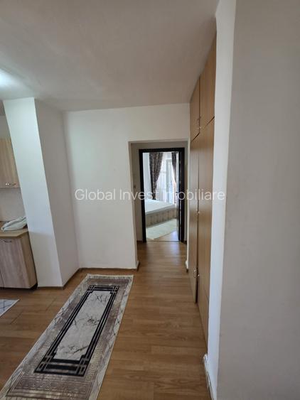 Capitol (Blvd Mamaia)- 2 camere decomandate 56mp, etaj 3/4 - 136.500euro - 3
