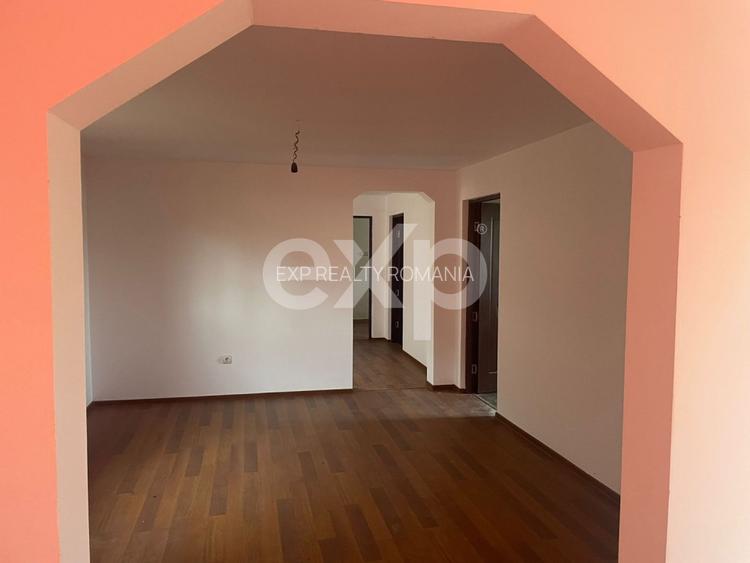 Casă / Vilă cu 6 camere de vânzare Leontinesti - Bacau - 2